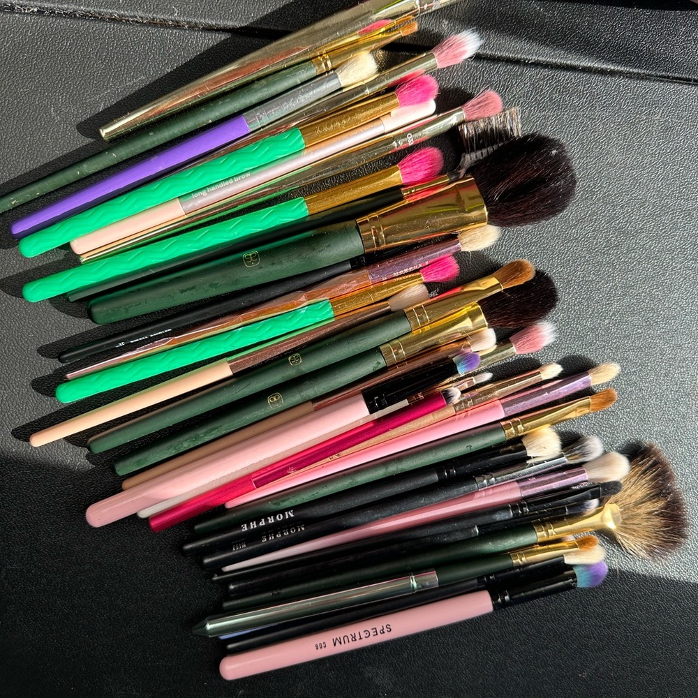 Makeup brushes